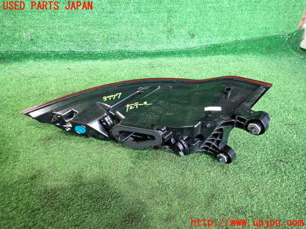 2UPJ-37771536]ジャガー・XE(JA2ND)左テールランプ 中古_m0002.jpg
