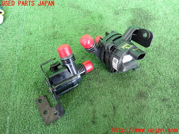 2UPJ-37772110]ジャガー・XE(JA2ND)ウォーターポンプ 中古_m0001.jpg