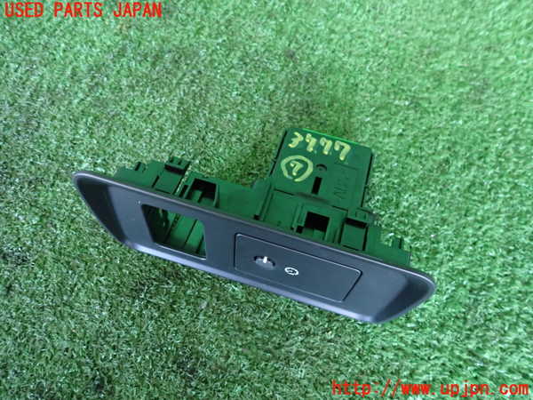 2UPJ-37776312]ジャガー・XE(JA2ND)スイッチ7 (メーター) 中古_m0002.jpg