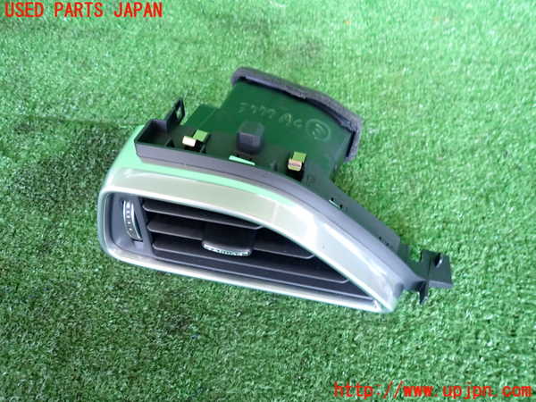 2UPJ-37777528]ジャガー・XE(JA2ND)エアコン吹き出し口3 (左) 中古_m0001.jpg