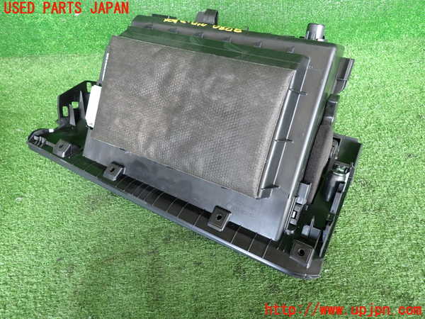 2UPJ-37807516]BMW X1(HT20)グローブボックス1 中古 (F48)_m0002.jpg