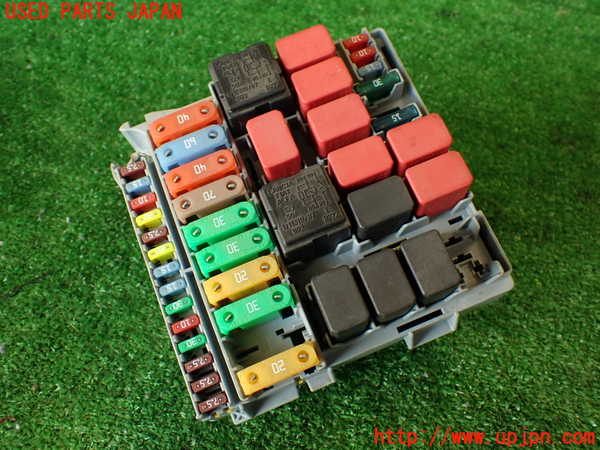 2UPJ-37816741]アバルト・595(312142)ヒューズボックス1 中古_m0001.jpg