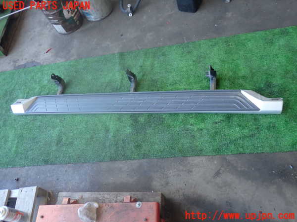 2UPJ-37821390]パジェロ(V98W)右サイドステップ 中古_m0001.jpg