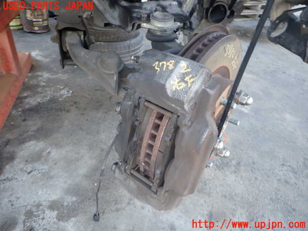 2UPJ-37824080]パジェロ(V98W)右フロントキャリパー 中古_m0001.jpg