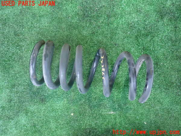 2UPJ-37825100]パジェロ(V98W)右リアスプリング 中古_m0001.jpg