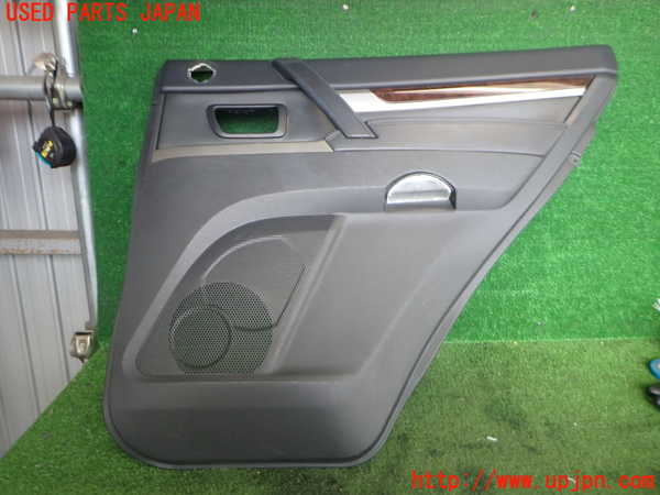 2UPJ-37821294]パジェロ(V98W)右後ドア内張り 中古_m0001.jpg
