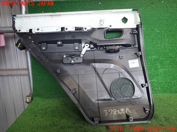 2UPJ-37821294]パジェロ(V98W)右後ドア内張り 中古_m0003.jpg