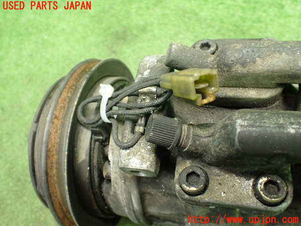 5UPJ-37926025]サバンナ RX-7 カブリオレ(FC3C)エアコンコンプレッサー 中古_m0004.jpg
