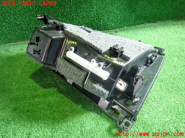 1UPJ-37957516]アルファロメオ・ジュリア(95220)グローブボックス1 中古_m0003.jpg