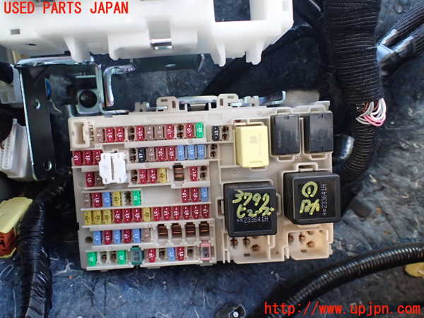 1UPJ-37976741]セレナ(NC28 C28系)ヒューズボックス1 中古_m0001.jpg