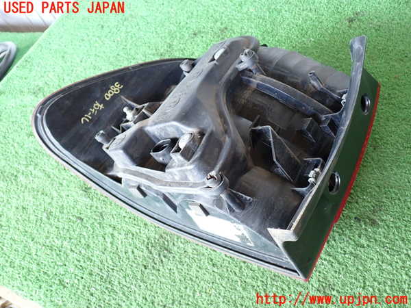 2UPJ-38001530]ポルシェ・カイエン(9PABFD)右テールランプ 中古_m0003.jpg