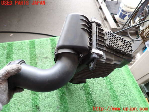 2UPJ-38002560]ポルシェ・カイエン(9PABFD)エアクリーナーボックス 中古_m0002.jpg