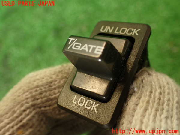 2UPJ-38016307]グロリア ワゴン(WY30)スイッチ2(トランク GATE ロック) 中古_m0002.jpg