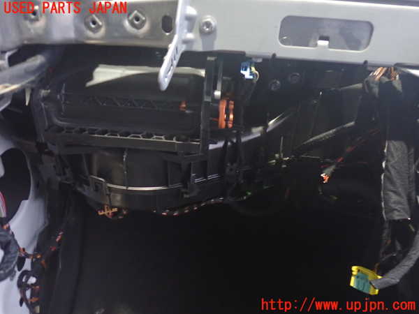 2UPJ-38056081]VW ゴルフ GTI(1KAXX)エバポレーター1 中古_m0003.jpg