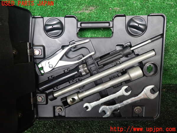 1UPJ-38067805]パジェロ(V75W)車載工具 中古_m0002.jpg