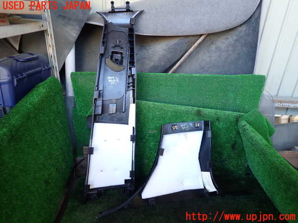 1UPJ-38077670]ジープ・グランドチェロキー(WK36TA)左センターピラートリム 中古_m0002.jpg