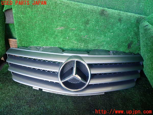 1UPJ-38111050]ベンツ SL350(230467)(R230)ラジエターグリル 中古_m0001.jpg