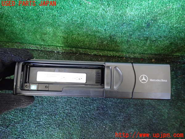 1UPJ-38116505]ベンツ SL350(230467)(R230)CDチェンジャー 中古_m0002.jpg