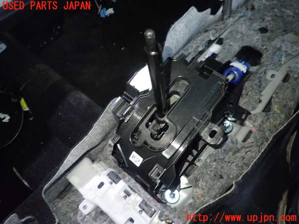 5UPJ-38137555]カローラ ツーリング(MZEA17W)ATシフトレバー 中古_m0001.jpg