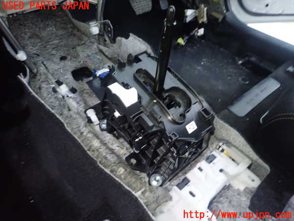 5UPJ-38137555]カローラ ツーリング(MZEA17W)ATシフトレバー 中古_m0002.jpg