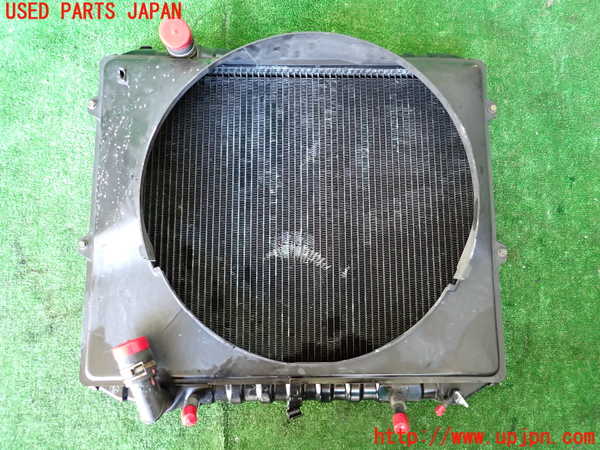5UPJ-38162321]パジェロ(V45W)ラジエーター1 中古_m0003.jpg