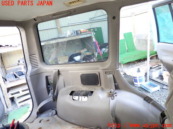 1UPJ-38167680]パジェロ(V45W)左リアピラートリム 中古_m0001.jpg