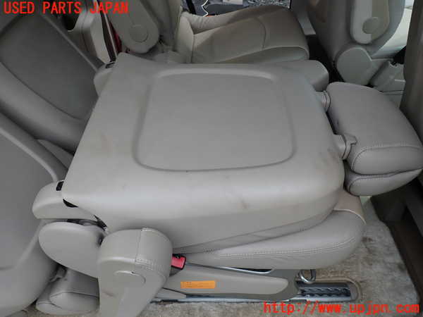 1UPJ-38177145]ベンツ ビアノ(Viano) W639(639811)右2列目シート 中古_m0004.jpg