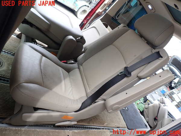 5UPJ-38177175]ベンツ ビアノ(Viano) W639(639811)左2列目シート 中古_m0001.jpg
