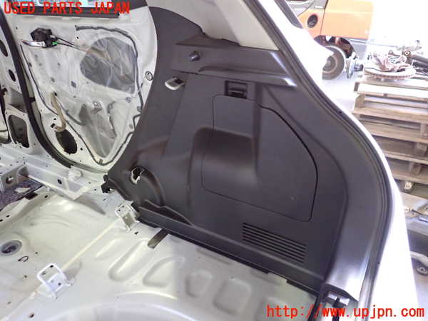 2UPJ-38207675]スイフトスポーツ(ZC33S)右リアピラートリム 中古_m0004.jpg