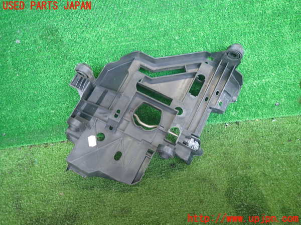 2UPJ-38231140]ポルシェ・カイエン ターボ(9PA50A)右ヘッドライトリム 中古_m0002.jpg