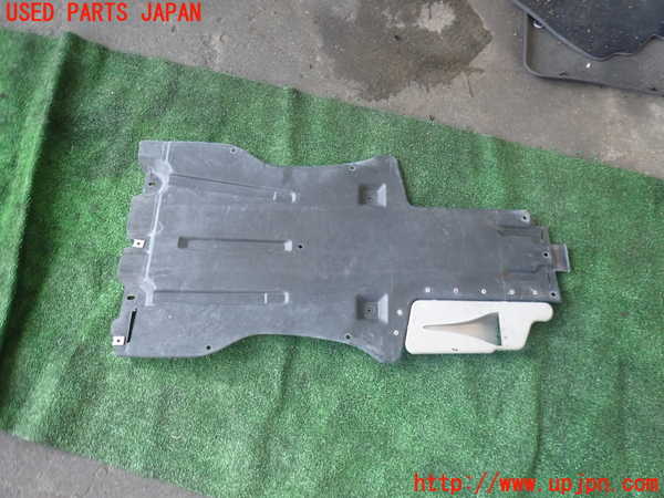 2UPJ-38231721]ポルシェ・カイエン ターボ(9PA50A)アンダーカバー1 中古_m0001.jpg