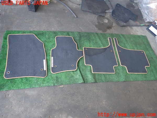 2UPJ-38237800]ポルシェ・カイエン ターボ(9PA50A)フロアマット 中古_m0004.jpg