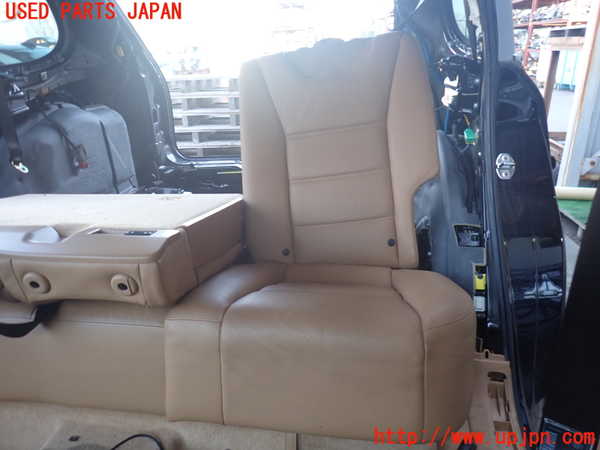 2UPJ-38237175]ポルシェ・カイエン ターボ(9PA50A)左2列目シート 中古_m0001.jpg