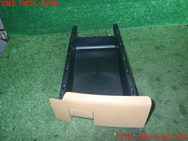 2UPJ-38237841]ポルシェ・カイエン ターボ(9PA50A)小物入れ1 中古_m0001.jpg