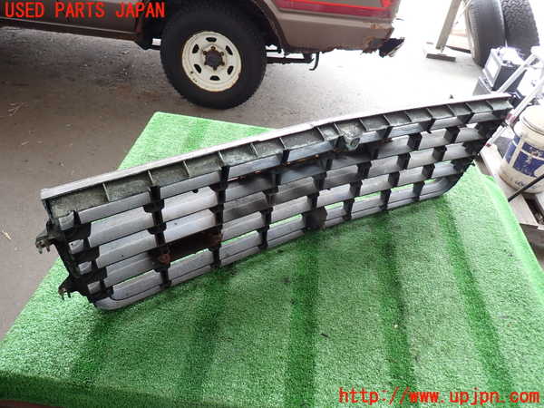 2UPJ-38241050]ランクル60系(HJ61V)ラジエターグリル ジャンク_m0003.jpg