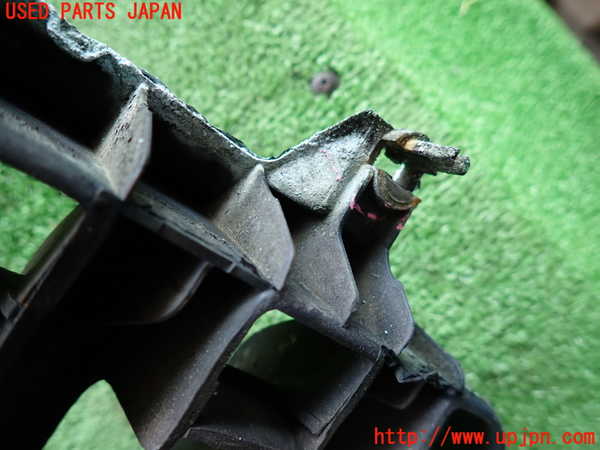 2UPJ-38241050]ランクル60系(HJ61V)ラジエターグリル ジャンク_m0004.jpg