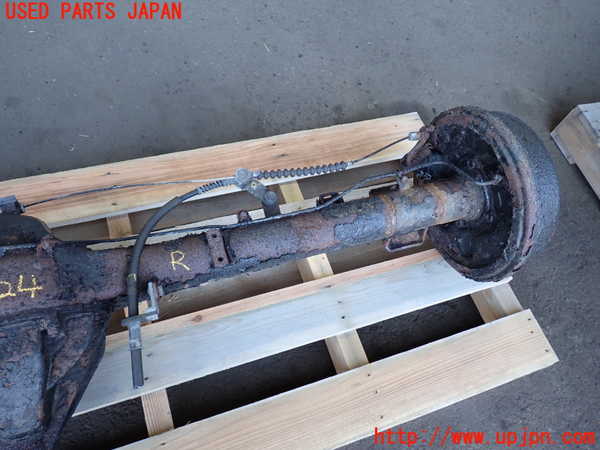 2UPJ-38244400]ランクル60系(HJ61V)リアデフホーシング ジャンク_m0002.jpg
