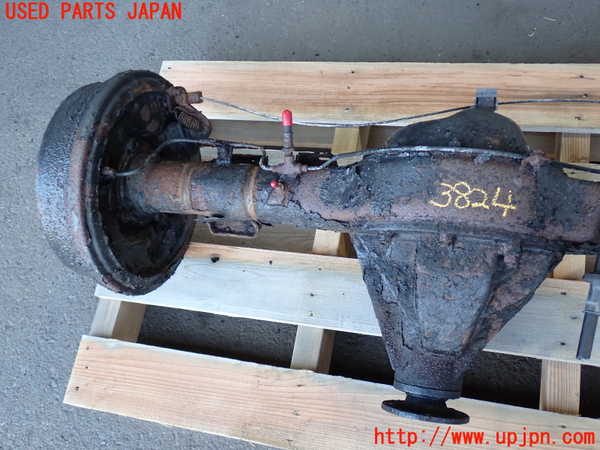 2UPJ-38244400]ランクル60系(HJ61V)リアデフホーシング ジャンク_m0003.jpg