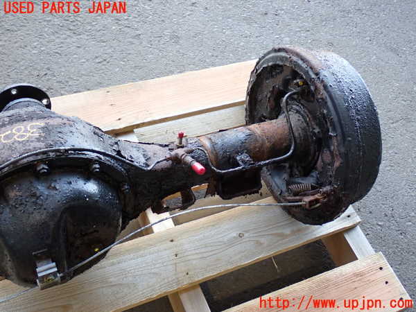 2UPJ-38244400]ランクル60系(HJ61V)リアデフホーシング ジャンク_m0004.jpg