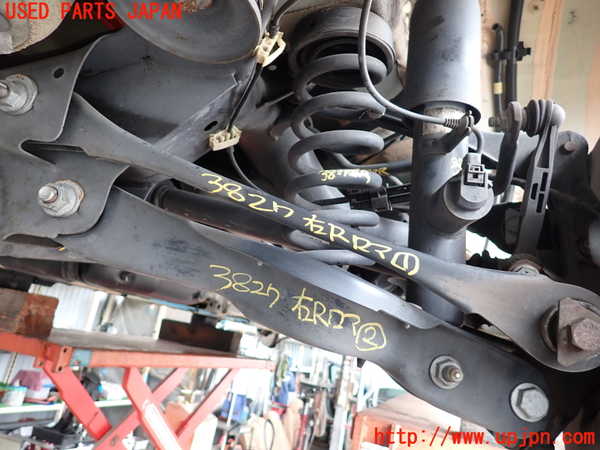 2UPJ-38275200]BMW M135i(1B30)右リアロアアーム1 中古_m0001.jpg