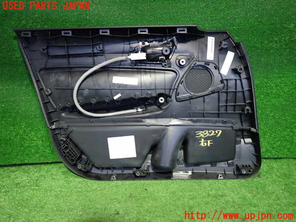 2UPJ-38271234]BMW M135i(1B30)右前ドア内張り 中古_m0002.jpg