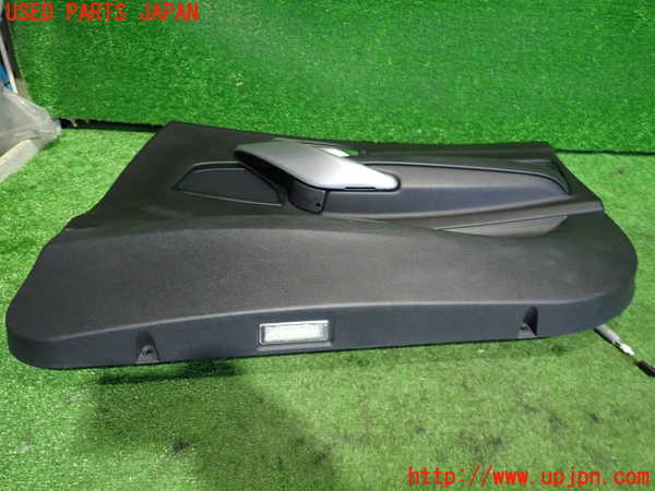 2UPJ-38271234]BMW M135i(1B30)右前ドア内張り 中古_m0005.jpg