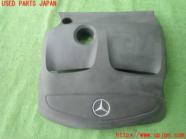 1UPJ-38302160]ベンツ GLA180 X156(156942)エンジンアッパーカバー 中古_m0001.jpg