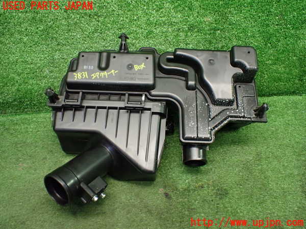 1UPJ-38312560]キックス(P15)エアクリーナーボックス 中古_m0002.jpg