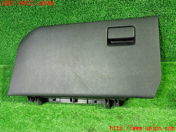 5UPJ-38327517]ヴォクシー(ノア)(ZRR80W)グローブボックス2 中古_m0001.jpg