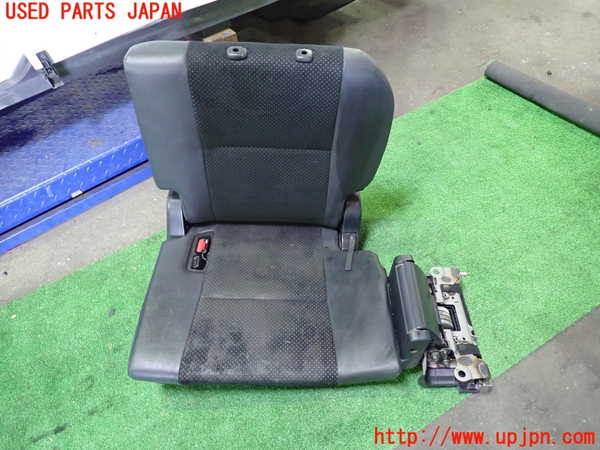 5UPJ-38327265]ヴォクシー(ノア)(ZRR80W)左3列目シート 中古_m0001.jpg