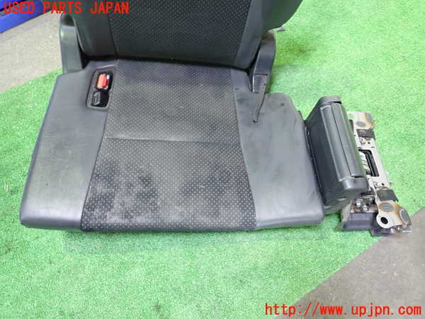 5UPJ-38327265]ヴォクシー(ノア)(ZRR80W)左3列目シート 中古_m0003.jpg