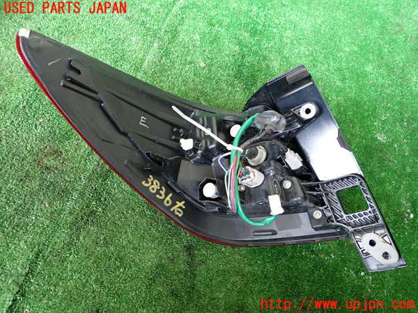 1UPJ-38361530]レガシィ アウトバック(BS9)右テールランプ 中古_m0002.jpg
