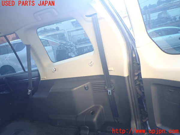 1UPJ-38457675]パジェロ(V93W)右リアピラートリム 中古_m0001.jpg