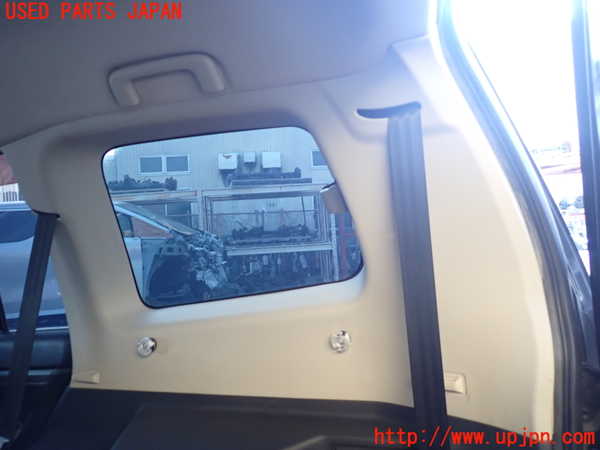 1UPJ-38457675]パジェロ(V93W)右リアピラートリム 中古_m0002.jpg